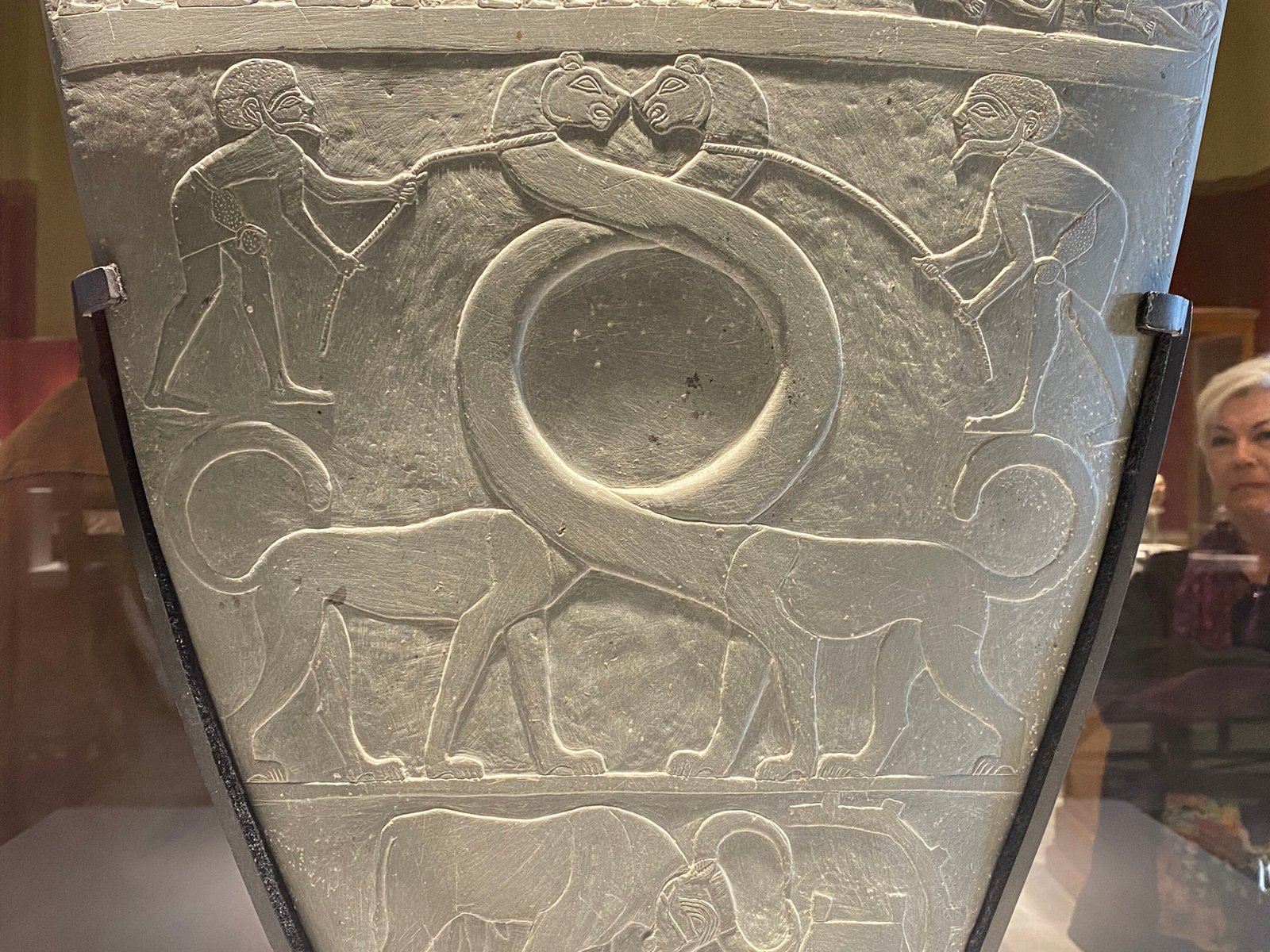 Reverse of the Narmer Palette, JE 32169, showing two intertwined long-necked mythical animals restrained by attendants around the central circular recess, Egyptian Museum in Cairo