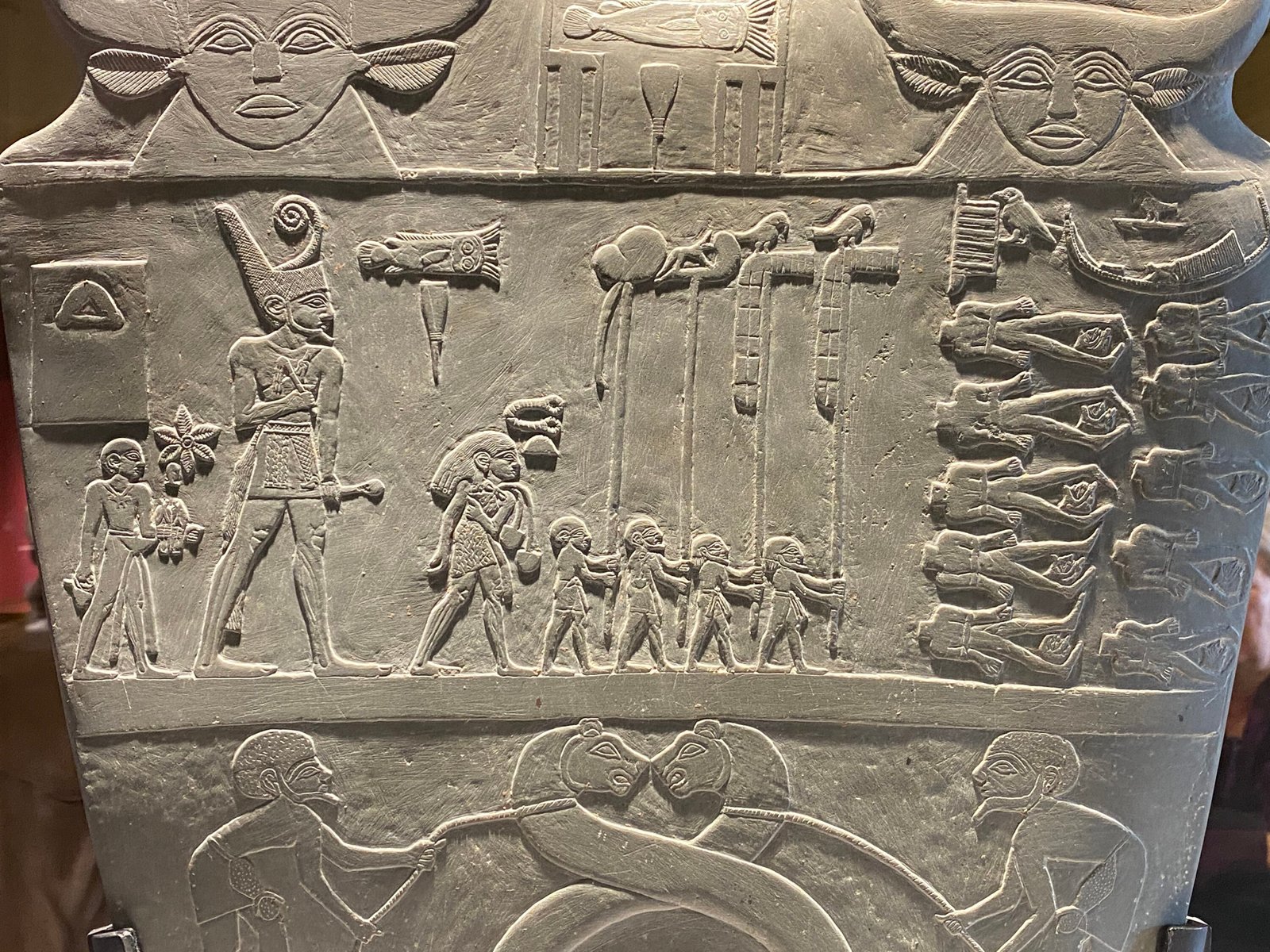Reverse of the Narmer Palette, JE 32169, showing King Narmer in the Red Crown with attendants, standards, and decapitated enemies, Egyptian Museum in Cairo