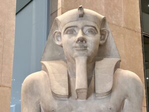 Upper body of the red-granite seated statue of King Amenhotep III, GEM 4607, displayed at the Grand Egyptian Museum in Giza